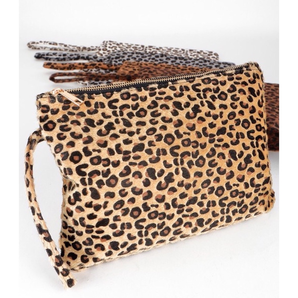 Beige leopard faux fur wristlet clutch - Picture 2 of 2